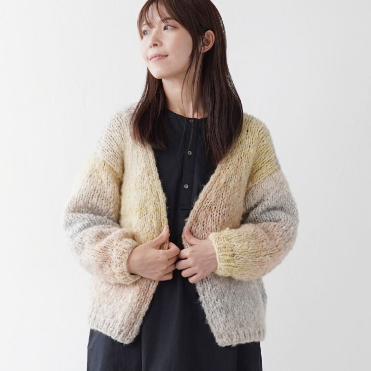 ヘイジーのVネックカーデ