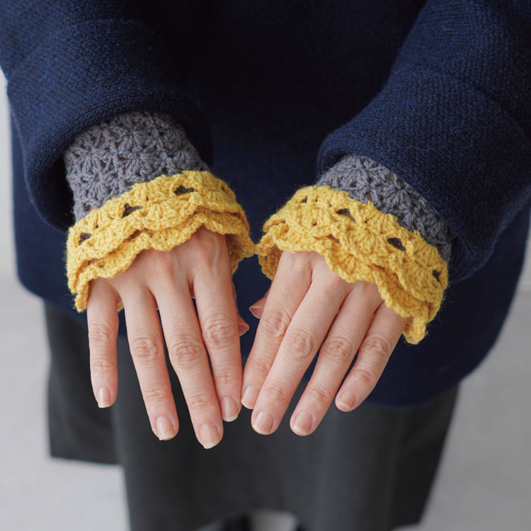 2重フリルのリストウォーマー