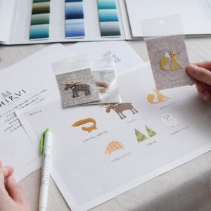 フィンランドの森に暮らす動物や植物をモチーフにしたシール＆アイロン接着ワッペン